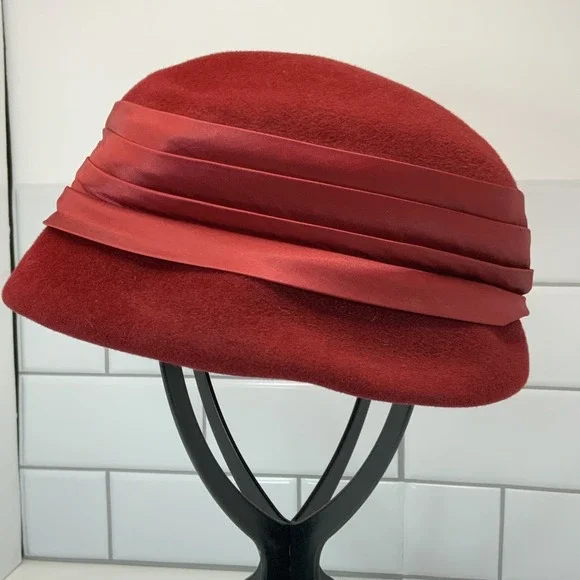 Vintage Red Velvet With Rhinestone Brooch Hat Pillbox *Read Description* - Picture 4 of 8